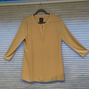 Beautiful NEW LYSSE Top